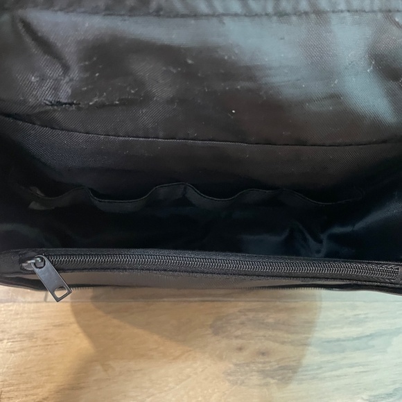 Excellent Condition Hanging Travel Toiletry Bag - Picture 6 of 13